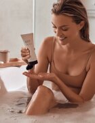 AHAVA Dead Sea Water minerální sprchový gel s hydratačním účinkem 200 ml