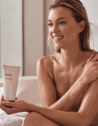 AHAVA Dead Sea Water minerální sprchový gel s hydratačním účinkem 200 ml