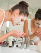 AHAVA Time To Clear bahenní peeling na obličej 100 ml