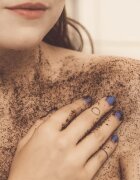 Almara Soap Face & Body Scrub cukrový peeling na tělo a obličej s vůní Sweet Coffee 110 g