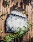 Almara Soap Natural Black As My Soul přírodní tuhé mýdlo pro mastnou a problematickou pleť 90 g