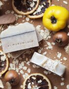 Almara Soap Natural Ovesný Koláč ručně vyráběné mýdlo pro citlivou pokožku 90 g