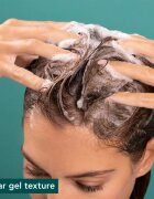 Apivita Oily Hair Oil Balance Shampoo hloubkově čisticí šampon pro mastnou pokožku hlavy pro posílení a lesk vlasů 250 ml