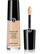 Armani Luminous Silk Concealer rozjasňující korektor odstín 4 12 ml