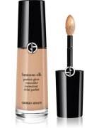 Armani Luminous Silk Concealer rozjasňující korektor odstín 4.5 12 ml