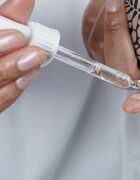 Australian Bodycare Tea Tree Oil & Panthenol zklidňující a hydratační sérum pro citlivou a suchou pleť 30 ml