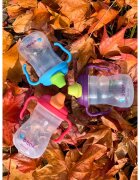 B.Box Spout Cup hrnek s držadly Blueberry 4m+ 1 ks