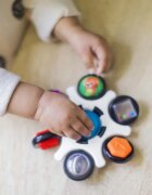 Baby Einstein Curiosity Clutch Twist & Pop aktivity hračka 3 m+ 1 ks