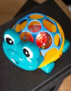 Baby Einstein Neptune the Turtle™ Curious Car autíčko s chrastítkem 3 m+ 1 ks