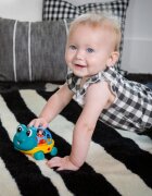 Baby Einstein Neptune the Turtle™ Curious Car autíčko s chrastítkem 3 m+ 1 ks