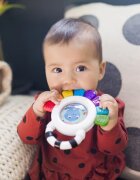 Baby Einstein Outstanding Opus Rattle & Teether Sensory Toy kousátko s chrastítkem 1 ks