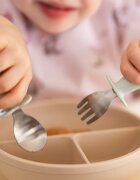 BabyOno Be Active Stainless Steel Spoon and Fork příbor pro děti Blue 12m+ 2 ks