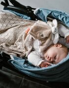 BabyOno Have Fun Baby Bunny usínáček s chrastítkem 1 ks