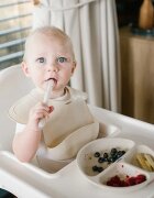 BabyOno Siilicone Plate 6m+ dělený talíř s přísavkou Beige 1 ks