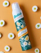 Batiste Naturally Green tea & Chamomile suchý šampon pro absorpci přebytečného mazu a pro osvěžení vlasů 200 ml