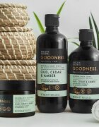 Baylis & Harding Goodness Oud Cedar & Amber solný peeling na tělo 450 g