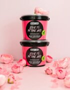 Beauty Jar Love Is In The Air sůl do koupele pro jemnou a hladkou pokožku 1200 g