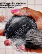 beautyblender® Tool Scrub Charcoal tuhý čistič na make-up houbičky a štětce 150 g