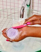 beautyblender® Tool Scrub Lavender tuhý čistič na make-up houbičky a štětce 28.3 g