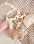 Bieco Activity Toy Bunny Fine kontrastní závěsná hračka 1 ks