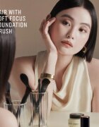 Bobbi Brown Serum Silk Foundation lehký make-up s rozjasňujícím účinkem odstín Alabaster 30 ml