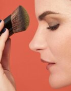 Bobbi Brown Vitamin Enriched Pressed Powder kompaktní pudr s hydratačním účinkem odstín Yellow 8 g