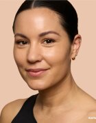 Bobbi Brown Weightless Skin Foundation SPF 15 dlouhotrvající make-up s hydratačním účinkem odstín Warm Beige 30 ml