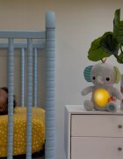 Bright Starts Hug-a-bye Baby™ plyšová hračka s melodií 0 m+ 1 ks
