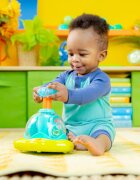 Bright Starts Press & Glow Spinner aktivity hračka s melodií 6 m+ 1 ks