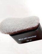 Brushworks Blending Face & Body Brush kabuki štětec na tvář a tělo typ NO. 24 1 ks