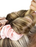 Brushworks Heatless Curling Scrunchie gumička pro natočení vlasů 1 ks