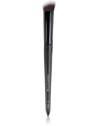 Brushworks Precise Angled Concealer Buffing Brush štětec na korektor typ NO. 8 1 ks
