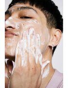 Carbon Theory Salicylic Acid & Shea Butter jemné čisticí mýdlo s peelingovým efektem 100 g