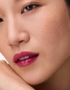 Catrice Bare Glow balzám na rty reagující na pH odstín 030 Dark Ruby Red 3 g