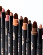 Catrice Blur-Real konturovací tužka na rty s efektem rozostření odstín 050 Fleek 0.8 g