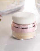 Catrice Brides & Besties tvářenka s rozjasňovačem odstín Champagne Showers C01 3.5 g
