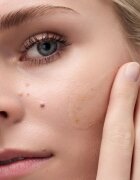 Catrice Glam In Gold Hydrating Primer hydratační podkladová báze pod make-up s 24karátovým zlatem odstín 010 Oh My Goldness 30 ml