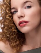Catrice Glass Like Dewy Lip Tint vysoce pigmentovaný lesk na rty s hydratačním účinkem odstín 020 Look At Me! 3 ml