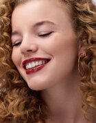Catrice Glass Like Dewy Lip Tint vysoce pigmentovaný lesk na rty s hydratačním účinkem odstín 080 Watch Out - It's Hot 3 ml