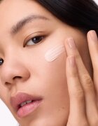 Catrice Glass Like Pearl Primer rozjasňující podkladová báze s hydratačním účinkem odstín 010 Pearlfection 30 ml