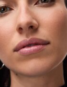 Catrice Jelly Spark Lip Balm tónující balzám na rty pro třpytivý lesk odstín 030 Glitter BAE 2.5 g