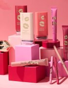 Catrice KISS & GLOW krémový rozjasňovač v tyčince odstín C01 Aurora Glow 18 g