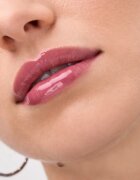 Catrice Peptide Bliss Glossy Lip Balm lesklý balzám na rty s peptidy odstín 020 Blissberry 10 ml