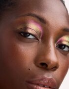 Catrice Prismatic Shift Eyeshadow oční stíny s multichromatickým efektem odstín 020 Berry Blaze 1 g