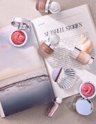 Catrice Seashell Stories rozjasňovač na obličej a tělo odstín C01 Goldplay 30 g