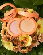 Catrice SEEKING FLOWERS rozjasňující pudr odstín C02 S-peachless 55 g