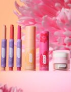 Catrice SPRING AWAKENING třpytivá rtěnka se zvětšujícím efektem odstín C03 Peachspiration 1.72 g