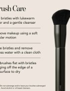 Chantecaille Blend and Smooth Brush střední štětec na tekuté krémové a pudrové produkty 1 ml