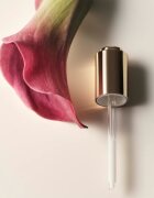 Chantecaille Gold 24K Gold Serum Intense vitalizující pleťové sérum pro mladistvý vzhled 30 ml