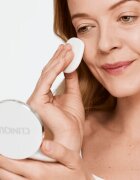 Clinique Beyond Perfecting™ Powder Foundation + Concealer pudrový make-up s korektorem 2 v 1 odstín 2 Alabaster 14.5 g